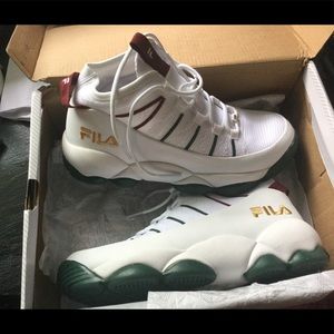 BRAND NEW FILA SNEAKERS